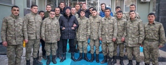 Söz dizisi oyuncuları Hakkari'deki askerlerimizi ziyaret etti!