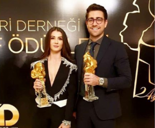 Çağlar Ertuğrul ve Burcu Özberk'in dizisi Afili Aşk iki ödül birden aldı!