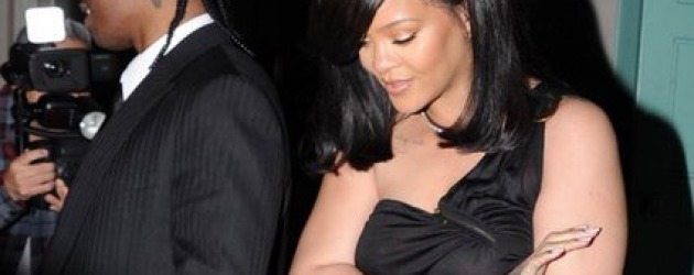 Rihanna'ya transparan elbise şoku!