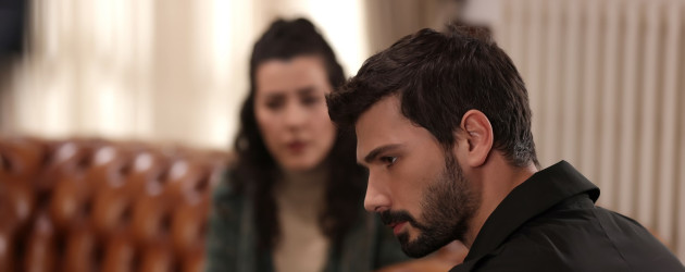 Hudutsuz Sevda 18. Bölümde Halil İbrahim ile Zeynep romantik anlar yaşadı! Halil İbrahim, Yılmaz'ı öldürdü!