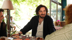 Cem Gelinoğlu ‘Tur Rehberi’ setinde güldürmeye devam ediyor!