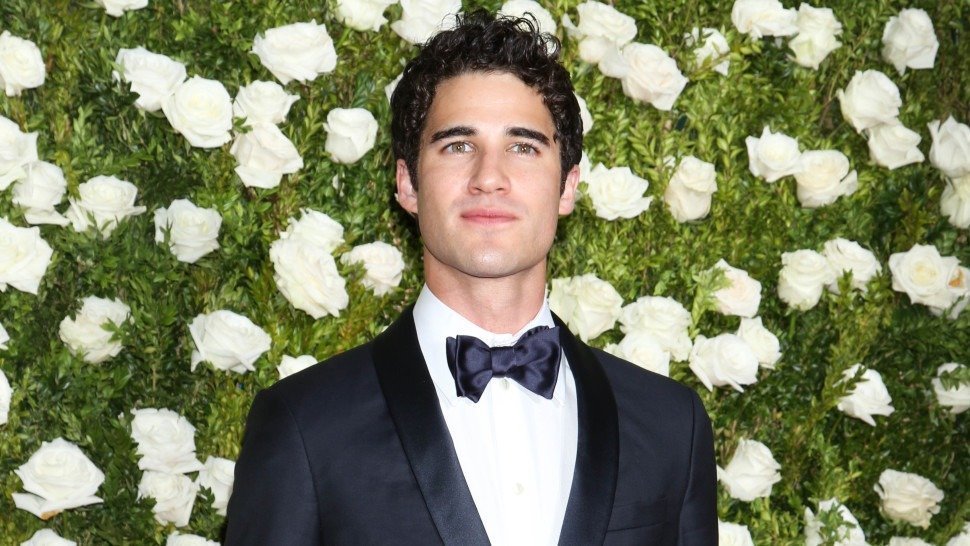 17-12/28/darren-criss-1514487305.jpg