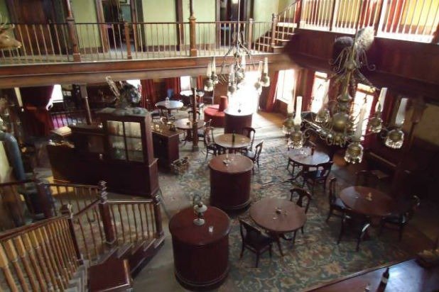 18-04/16/mariposa-saloon.jpg