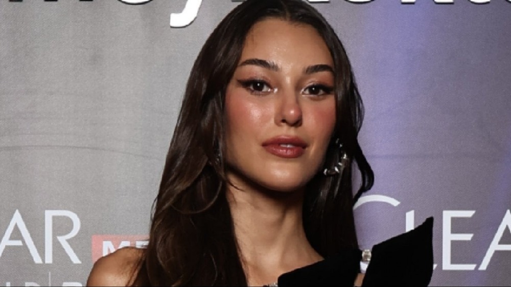23-06/12/dilan-cicek-deniz-vallahi-bezdim-twx3ov8n.jpg