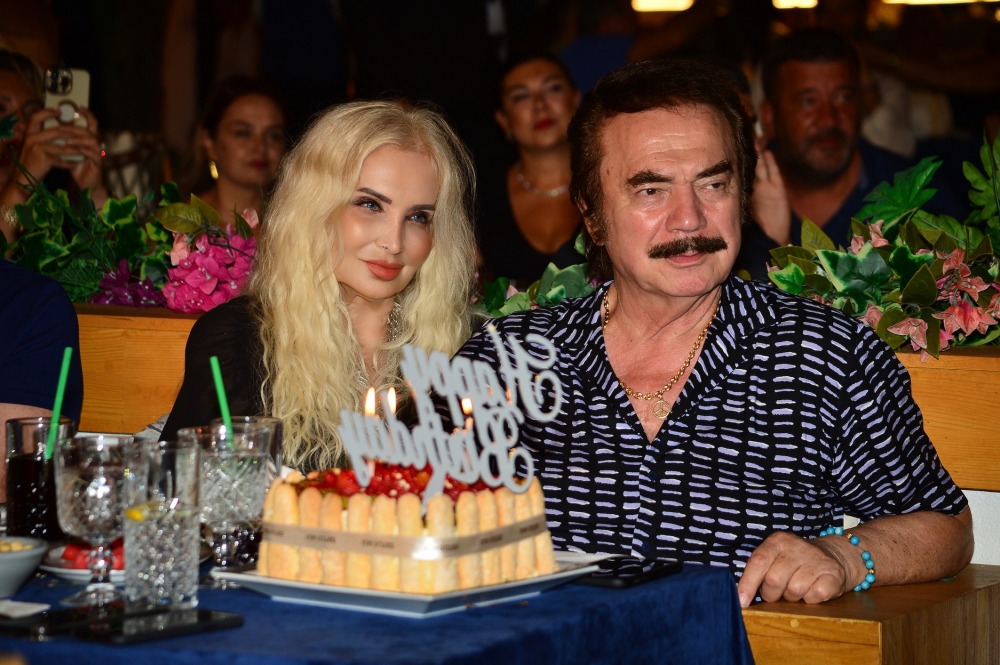 23-08/05/sevim-emre-orhan-gencebay.JPG