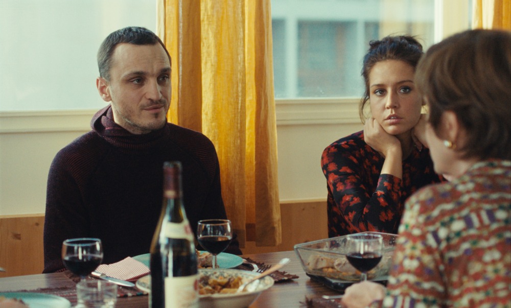 23-10/05/1696488444_passages_still_6_franz_rogowski_and_ade__le_exarchopoulos___courtesy_of_sbs_productions.jpg