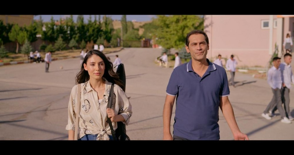 23-11/10/trt-ortak-yapimi-aybuke_-ogretmen-oldum-ben-1699621439.jpeg
