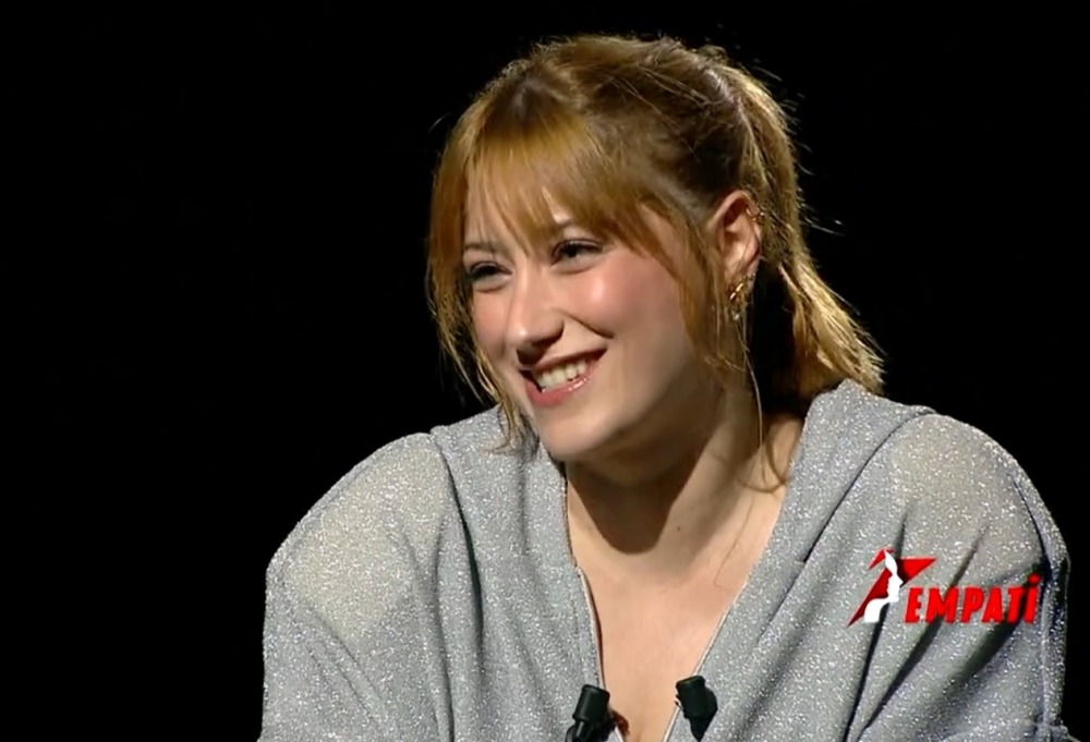 23-11/23/hazal-kaya2.jpg