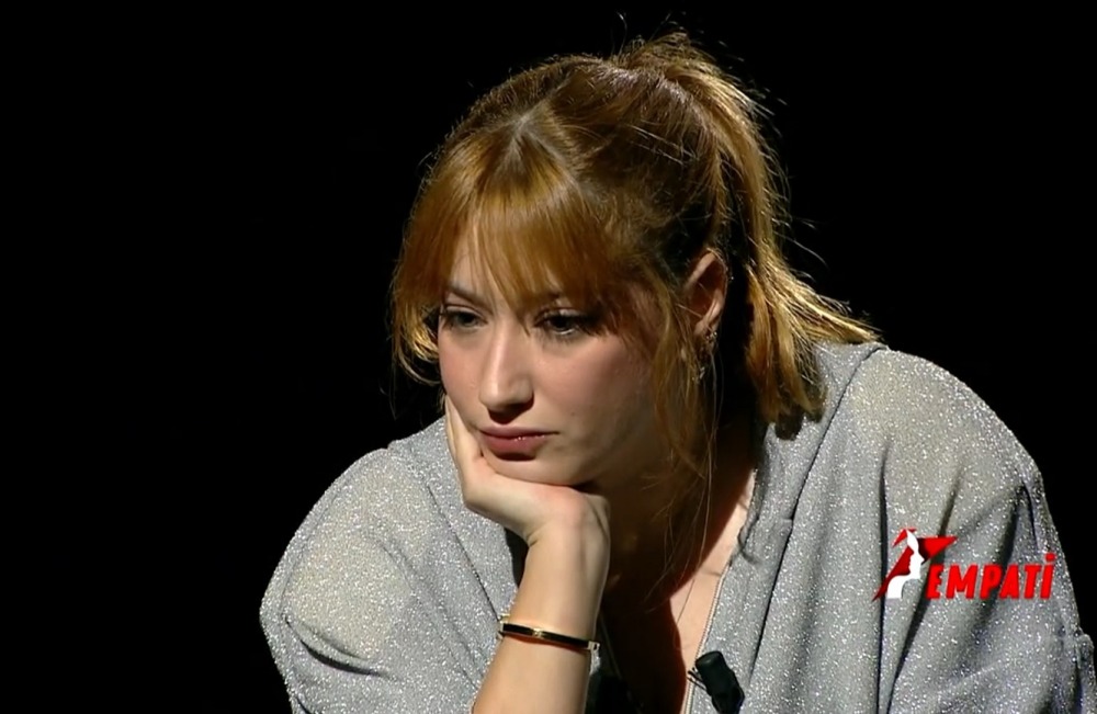 23-11/23/hazal-kaya4.jpg